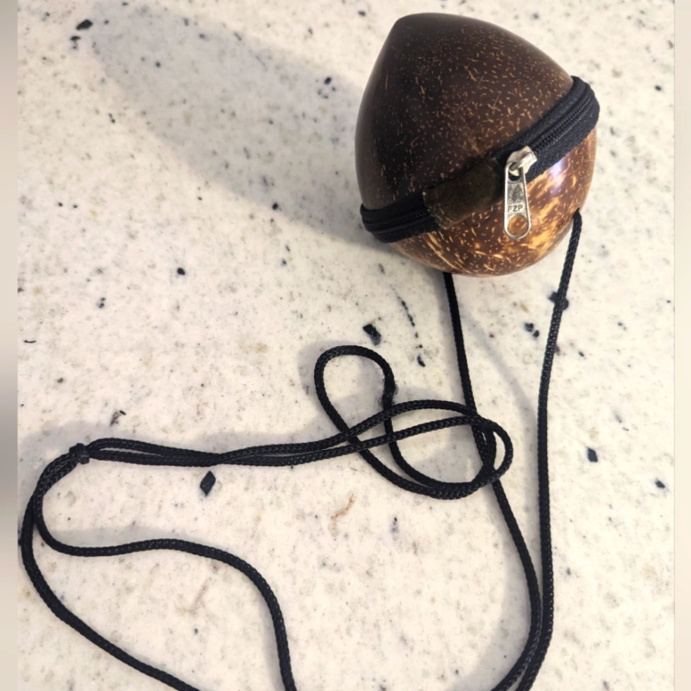 Jamaican coconut necklace container 🥥